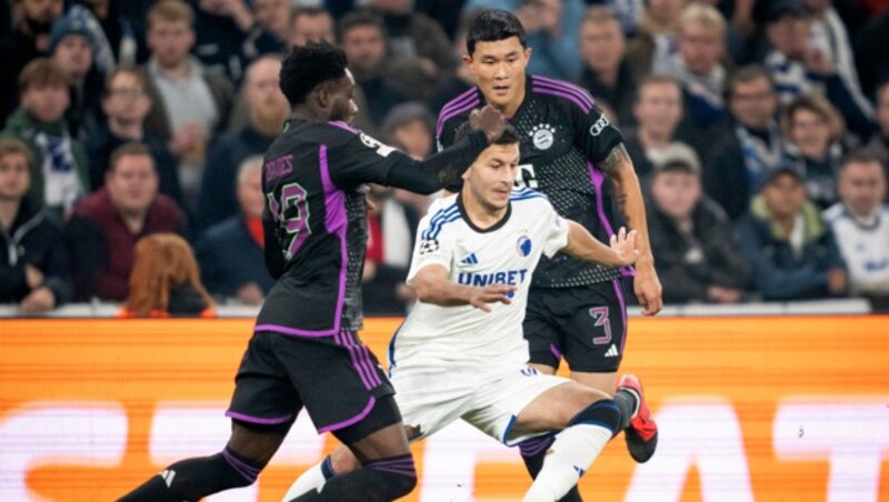 Alphonso Davies (l.) und Min-jae Kim (r.) kamen gerade rechtzeitig zurück von der Länderspielpause. (Bild: AFPAPA/AFP/Ritzau Scanpix/Mads Claus Rasmussen)