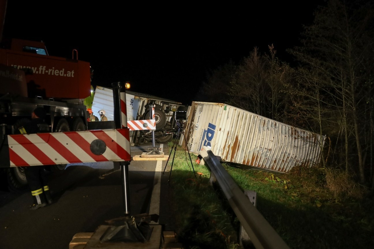 Tödlicher Unfall - Lkw-Fahrer (48) Wurde Von Eigenem Wagen Erdrückt ...