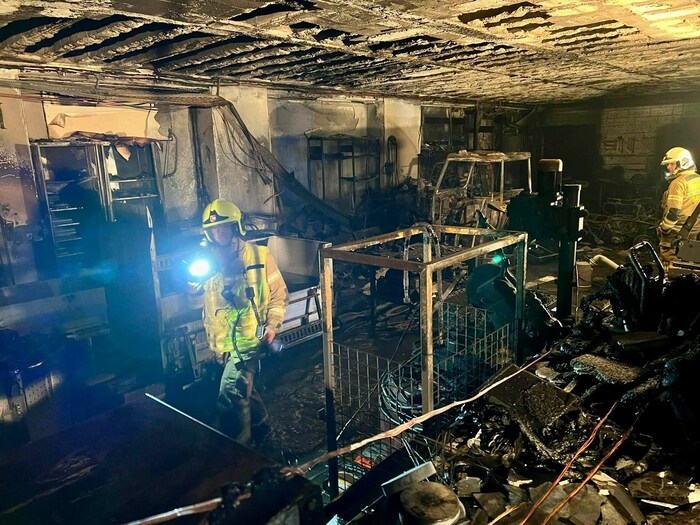 In der Halle waren Gasflaschen gelagert