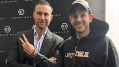 Da posierten sie noch gemeinsam für die Kameras, kurz darauf musste Weißenböck die Buchpräsentation von Star-Designer Philipp Plein (links im Bild) schon wieder verlassen. (Bild: instagram/maxobeyme)