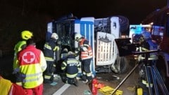 Die Feuerwehren Autal und Raaba standen bei dem Unfall auf der A2 im Einsatz. (Bild: Feuerwehr Autal)