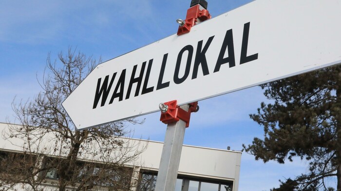In 46 Abstimmungslokalen können die Salzburger am Sonntag ihre Stimme zur Lokalbahnverlängerung ...