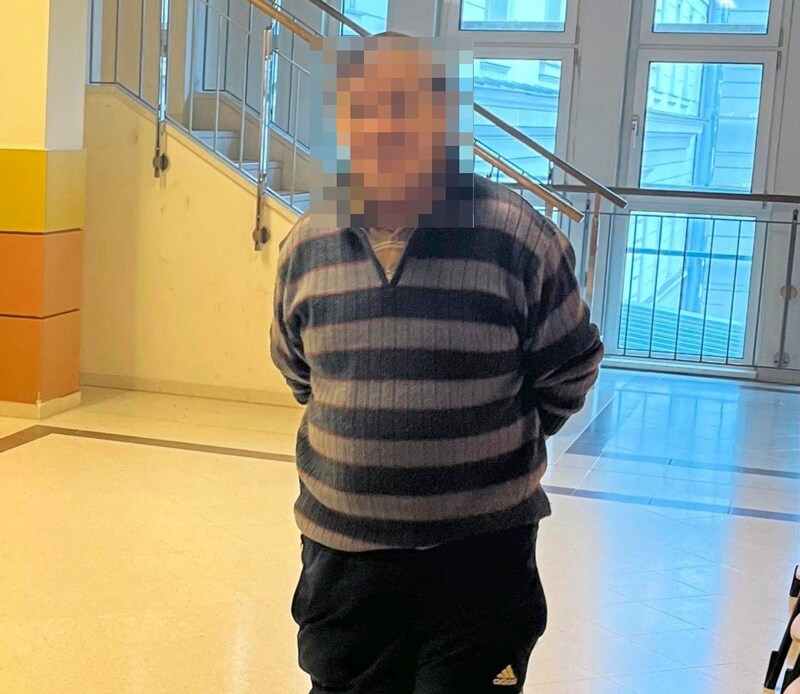 Der 78-Jährige wird aus der Untersuchungshaft vorgeführt. (Bild: Sophie Pratschner, Krone KREATIV)