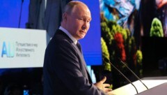 Der russische Präsident Wladimir Putin sagt, er werde eine nationale Strategie für die Entwicklung der künstlichen Intelligenz befürworten und betonte, dass es wichtig sei, ein westliches Monopol zu verhindern. (Bild: AP)