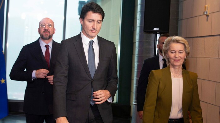 Von links: Charles Michel, Präsident der Europäischen Union, Kanadas Premierminister Justin Trudeau, und EU-Kommissionspräsidentin Ursula von der Leyen