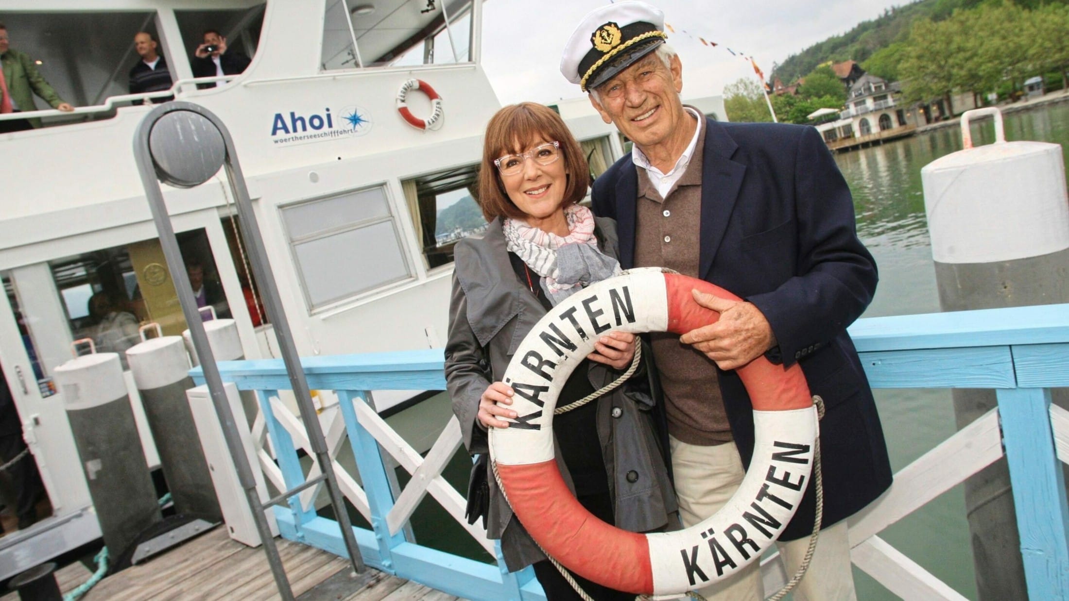 Heidelinde Weis mit Siegfried Rauch am Wörthersee im Jahr 2011.