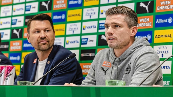 Rapids Sportchef Markus Katzer und Neo-Trainer Robert Klauß (r.)