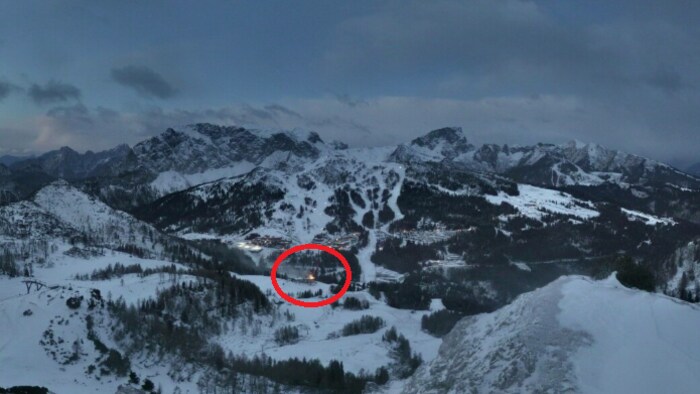 Auch auf den Webcams ist der Brand deutlich zu erkennen.