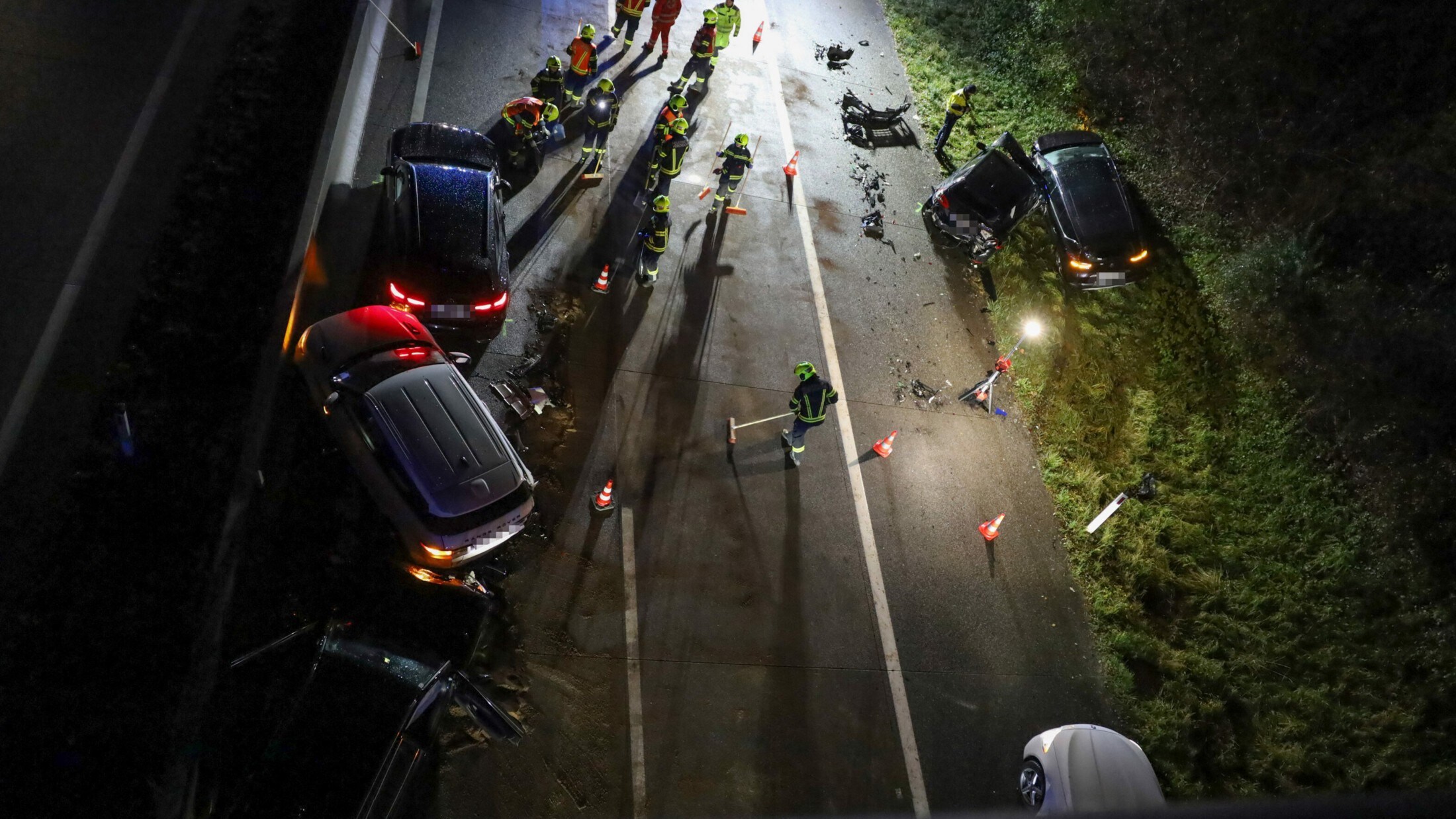 Kilometerlanger Stau - Sechs Verletzte Bei Massencrash Auf Autobahn ...