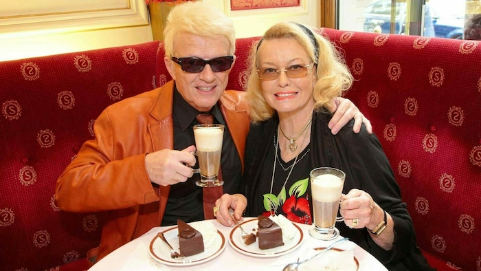Auch wenn sie nicht mit ihm am Tisch sitzen wird, ist Hannelore immer bei ihm.