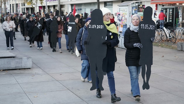 Das Frauenservice Graz marschierte vom Lendplatz zum Kunsthaus (Bild: Sepp Pail)