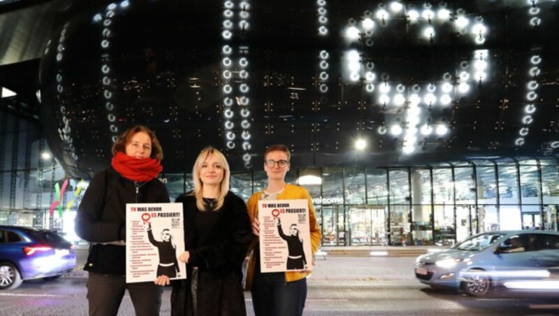 Petra Leschanz (Frauenservice Graz), Melina Seifert (eine der Künstlerinnen), Michaela Humpel (Kunsthaus Graz) (Bild: Kunsthaus Graz/J.J. Kucek)