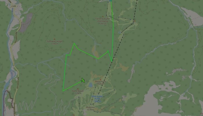 Ein Flugradar zeigt den Zickzackflug kurz vor dem Absturz.