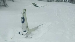Nachdem über dem Kasberg der Kontakt zur Maschine abgebrochen war, wurden am Nachmittag die im Schnee verstreuten Wrackteile entdeckt. (Bild: TEAM FOTOKERSCHI.AT)