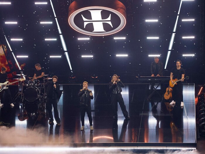 Take That mit „Where We Are bei ihren „Wetten, dass..?“-Auftritt. Als Zugabe gab es „Back For ...