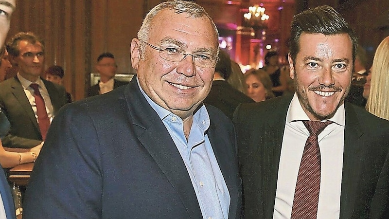 El ex canciller federal Alfred Gusenbauer con el malabarista inmobiliario René Benko (Bild: Karl Schöndorfer TOPPRESS Austria)