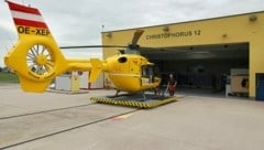 Der Rettungshubschrauber Christophorus 12 musste den verletzten Biker ins Spital fliegen. (Bild: Christian Jauschowetz)