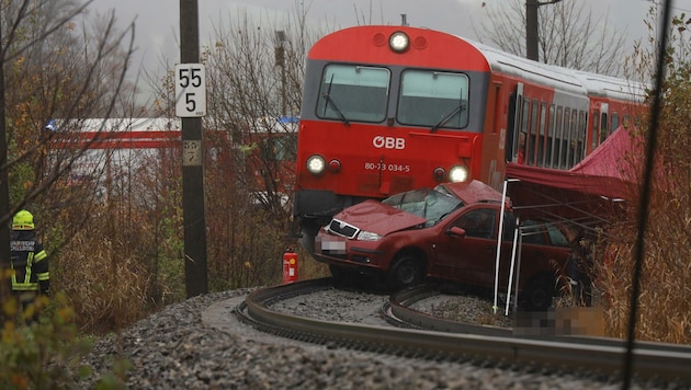 Am Freitag endete in Micheldorf die Kollision eines Zugs mit einem Auto für den Lenker (43) tödlich. (Bild: Lauber/laumat.at Matthias)