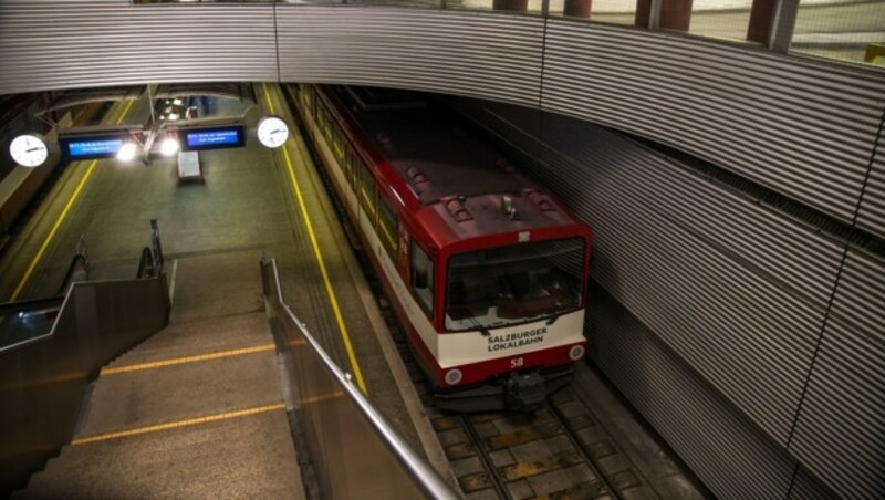 Laut den Plänen soll die Lokalbahn unterirdisch unter Mirabellplatz und Salzach weiter in den Süden bis nach Hallein führen. (Bild: Tröster Andreas)