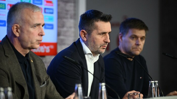 Bjelica mit Union-Boss Dirk Zingler (li.) bei der Präsentation.