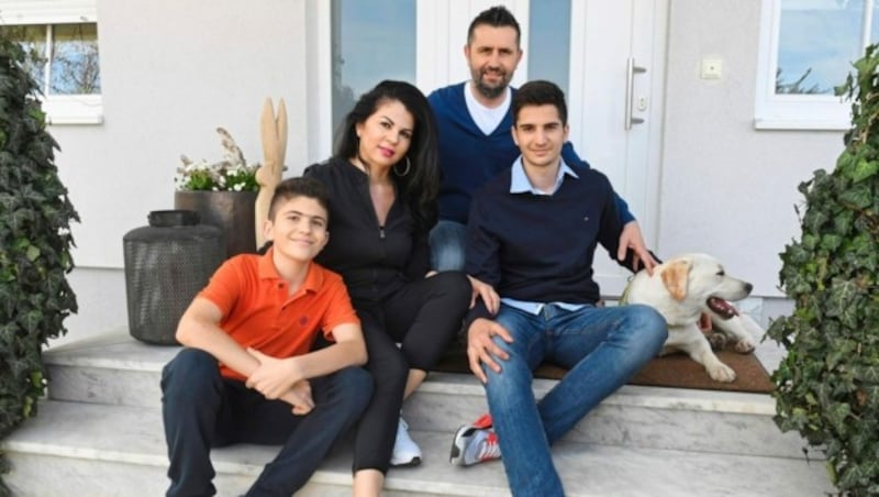 Happy Familiy! Nenad Bjelica mit seiner Senka und den Söhnen Luan und Luka. (Bild: w. pessentheiner)