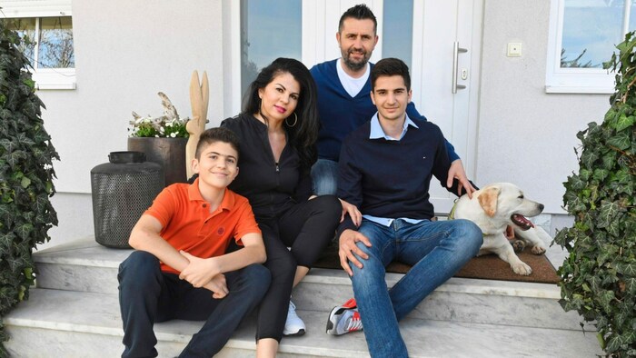 Happy Familiy! Nenad Bjelica mit seiner Senka und den Söhnen Luan und Luka.
