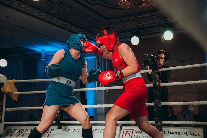 Anastasija Lukajic (rot)