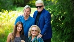 Heino und seine Hannelore - sie lebten mit Manager Helmut Werner und dessen Ehefrau Nicole wie eine Familie. Das wird sich auch künftig nicht ändern, wenn die Werners mit Sohn Lennie nach Kitzbühel ziehen werden. (Bild: Privat)