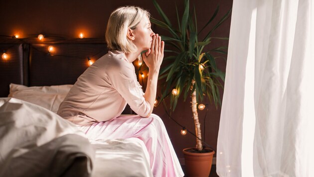 Betroffene würden am liebsten den ganzen Tag im Pyjama verbringen. (Bild: Copyright (c) 2022 Gladskikh Tatiana/Shutterstock. No use without permission.)