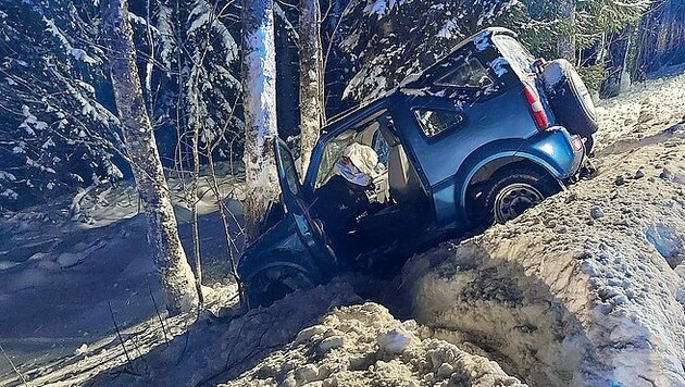 Das Auto der 18-Jährigen wurde total beschädigt. (Bild: BRK BGL)