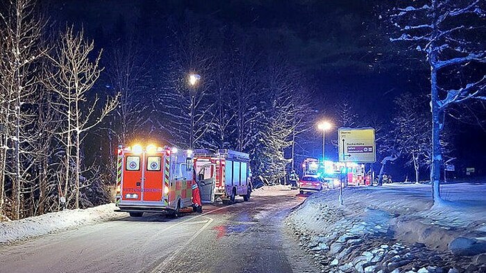 Mehrere Einsatzkräfte der Polizei, der Feuerwehr und der Rettung waren im Einsatz.
