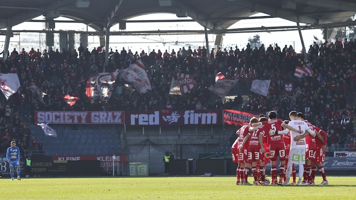 Die GAK-Spieler schwören sich vor der roten Kurve ein – passiert dies künftig im „Norden“.