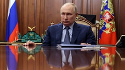 Russlands Machthaber Putin hat den Staatshaushalt für die nächsten drei Jahre unterzeichnet. (Bild: ASSOCIATED PRESS)
