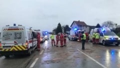 Fünf Kinder wurden bei dem Unfall verletzt. (Bild: Bfkdo Amstetten)