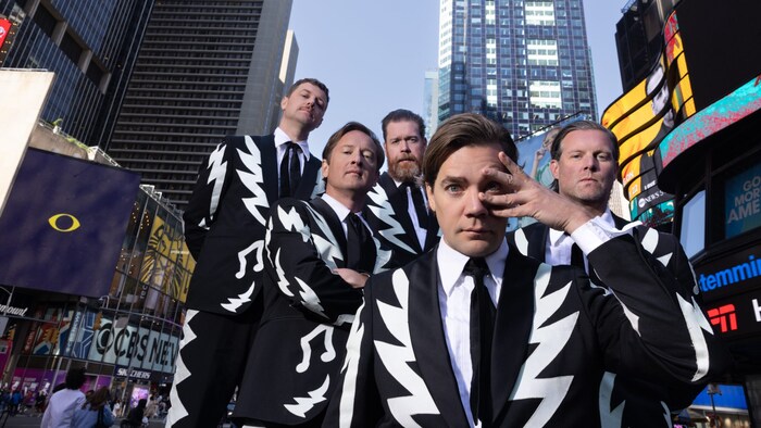 Auch die schwedischen Rock ‘n‘ RollerThe Hives kommen nach Linz