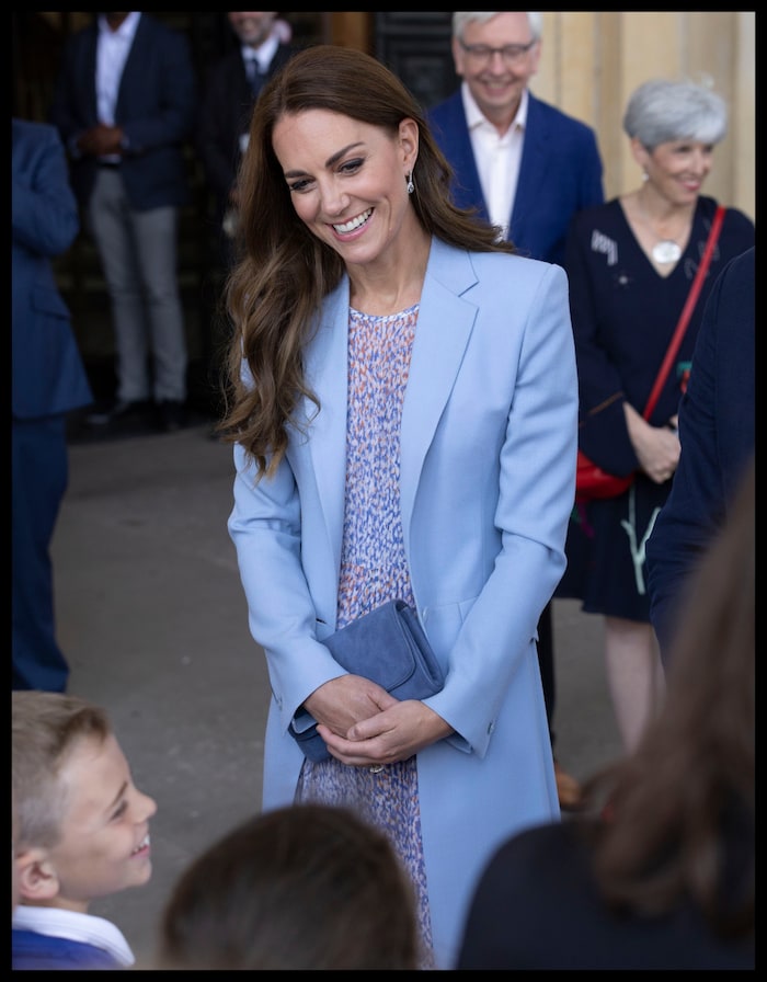 Kate liebt die Farbe Blau und trägt sie auch gerne bei Events. 