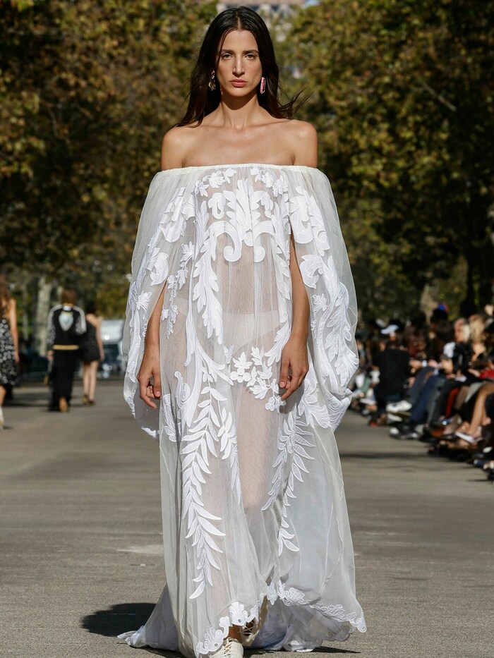 Stella McCartney setzt auf weiße Transparenz.