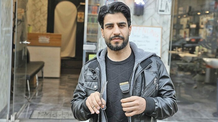 Friseur Hussein Alhussein hat seinen Salon erst im Sommer 2023 eröffnet.