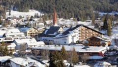 Seefeld in Tirol ist bekannt für Wintersport und speziell die Nordische Ski-WM im Jahr 2019 - und nun wohl auch für eine Finanz-Misere. (Bild: Birbaumer Christof)