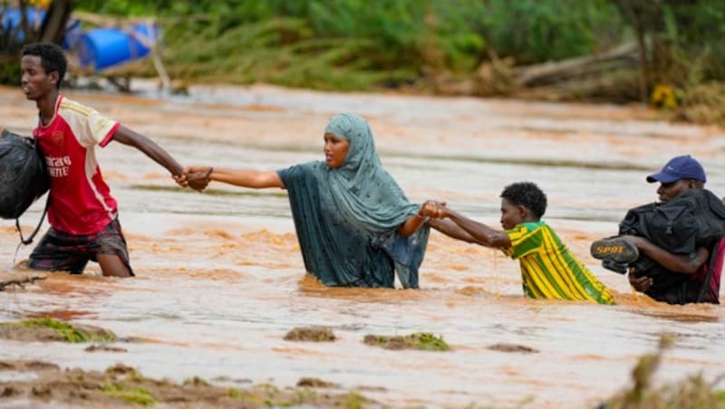 Die Überschwemmungen sind eine Folge des anhaltenden Regens im Zusammenhang mit dem Wetterphänomen El Niño. Hier ein Bild vom 23. November 2023. (Bild: AP)