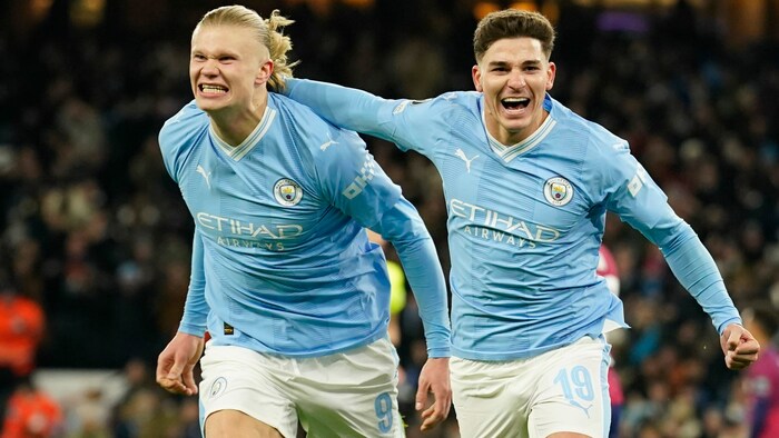 Großer Jubel bei Manchester City, die einen 0:2-Rückstand drehten.