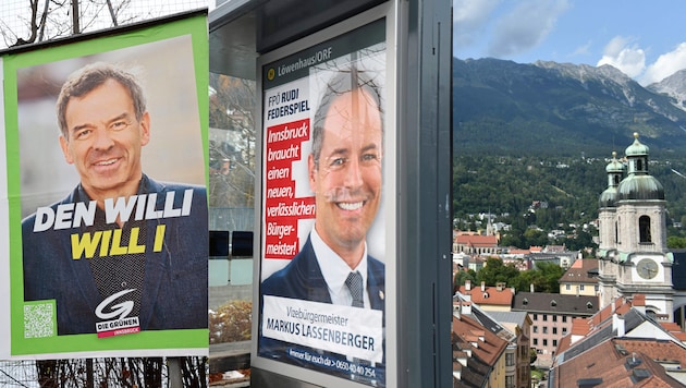 BM Willi (Grüne) und Vize Lassenberger (FPÖ) lachen den Innsbruckern bereits ins Gesicht. (Bild: Christof Birbaumer/Manuel Schwaiger/Krone KREATIV)