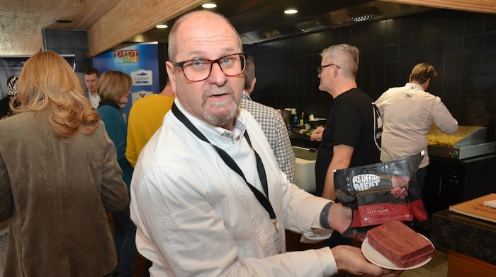 Markenmanager Helmuth Hirschegger ließ die Katze aus dem Sack: Fleisch(ersatz) aus dem ...