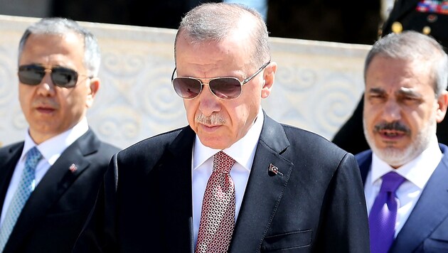 Die Regierung von Präsident Recep Tayyip Erdogan verdächtigt viele ausländische Organisationen als „Finanzier des Terrors“. Nun ist auch das Vermögen eines kurdischen Vereins in Österreich eingefroren worden. (Bild: APA/AFP/Adem ALTAN)