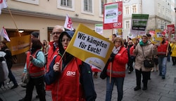 Die Angestellten des Handels tun es den Metallern gleich. Auf die Demonstration Mitte November in der Salzburger Innenstadt (Bild) folgen ab Donnerstag Warnstreiks. (Bild: Tröster Andreas)
