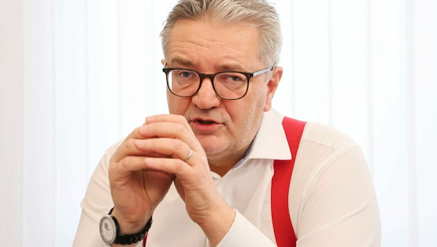 Peter Hacker von der SPÖ ist in Wien vor allem für Gesundheit und Soziales zuständig. Mit der „Krone“ sprach er ausführlich über die Situation im Gesundheitswesen und über das Thema Integration. (Bild: Zwefo)