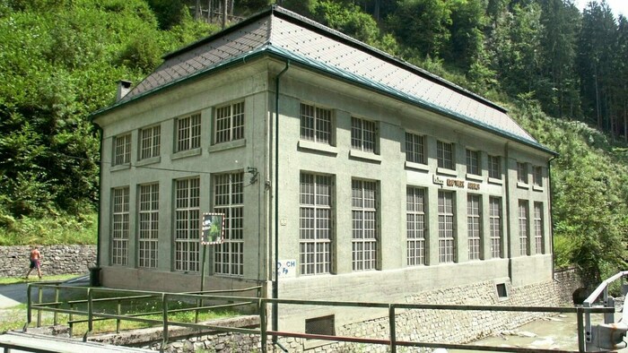 99 Jahre stand das Gebäude, 1925 ging das Werk in Betrieb. Ein stattlicher Bau, der wie ...