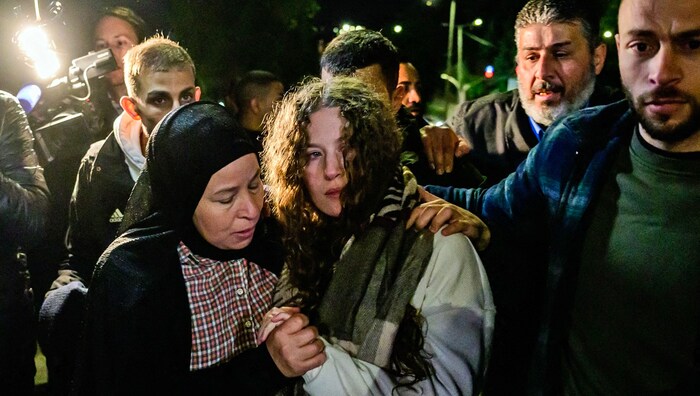 Die 22-jährige Ahed Tamimi wird nach ihrer Freilassung von Angehörigen in Ramallah im Empfang ...