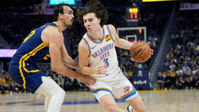 Josh Giddey (r.) spielt für die Oklahoma City Thunder in der NBA. (Bild: AFP/GETTY IMAGES/Thearon W. Henderson)