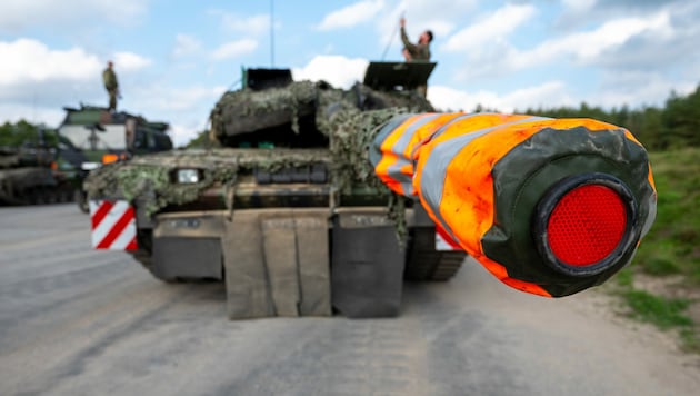 Der Waffenproduzent Rheinmetall AG profitiert massiv von den Kriegen in der Ukraine und Gaza. (Bild: Philipp Schulze / dpa / picturedesk.com)